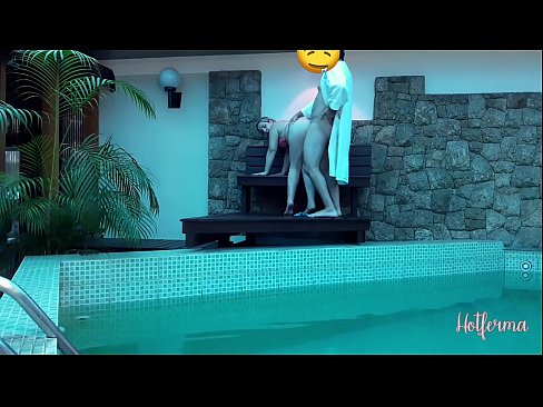 ❤️ Boss invitéiert Déngschtmeedchen an de Pool, mee konnt net engem waarm widderstoen ️❌ Sluts bei eis ❌